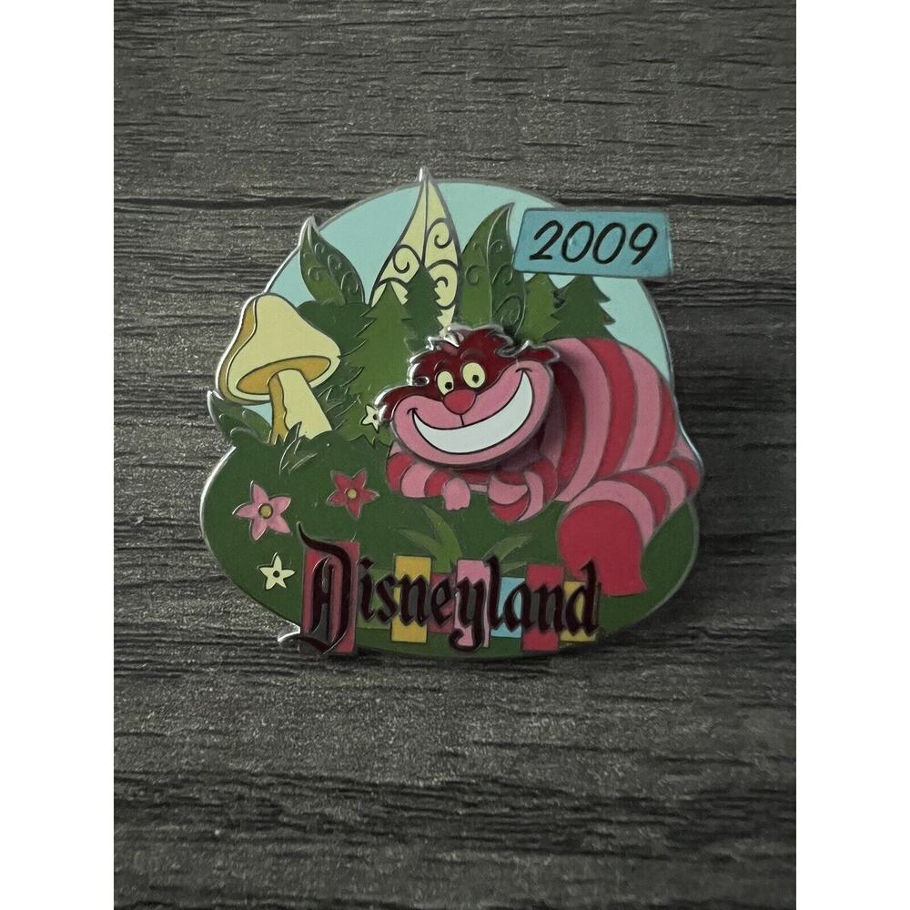 Cheshire Cat Alice in Wonderland 2009 Retro Collection DLR Disney Pin